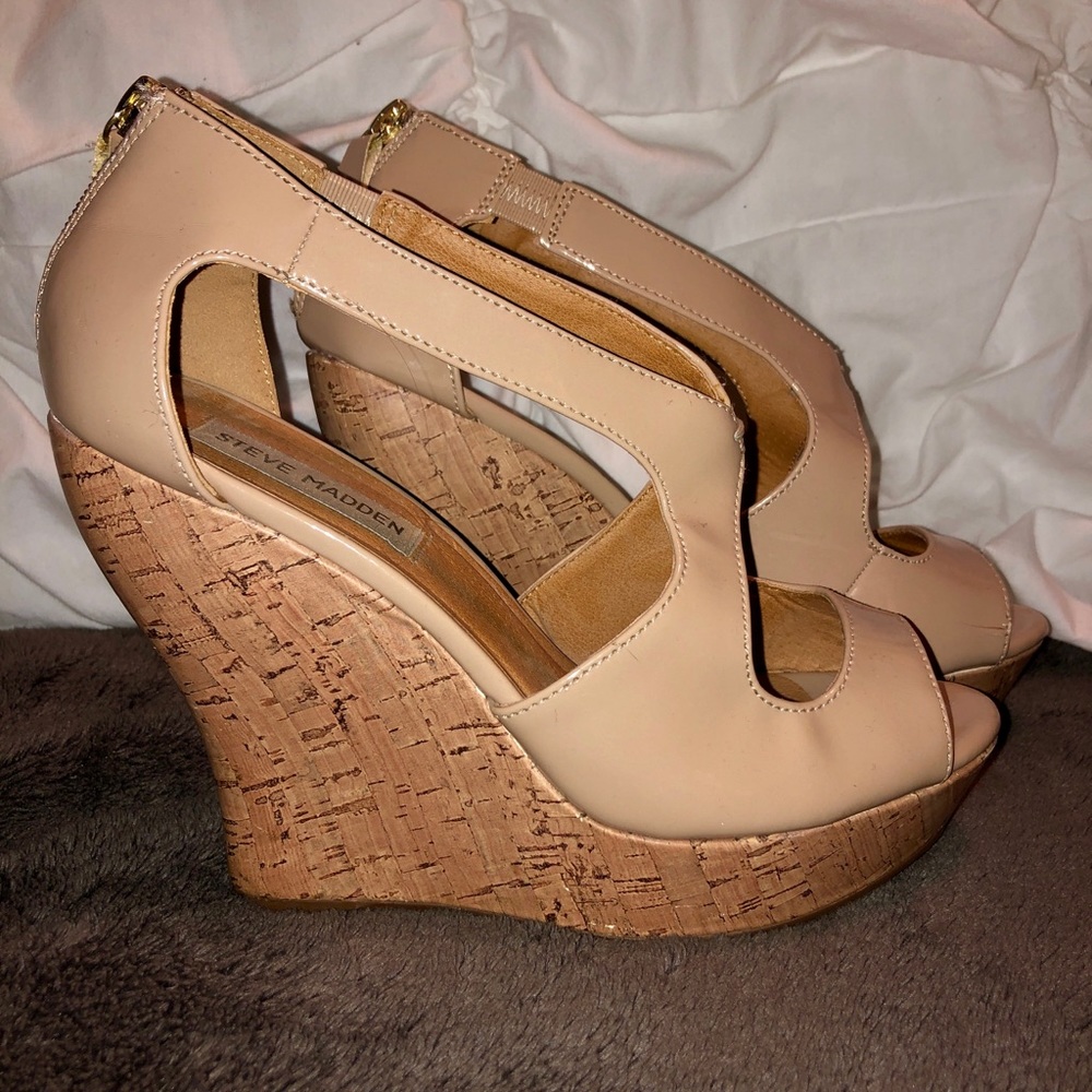 Steve Madden tan wooden wedges
